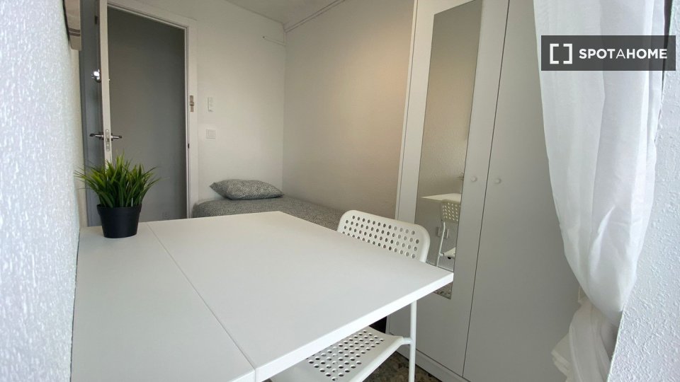 Double room Madrid, 5 beds — photo 12