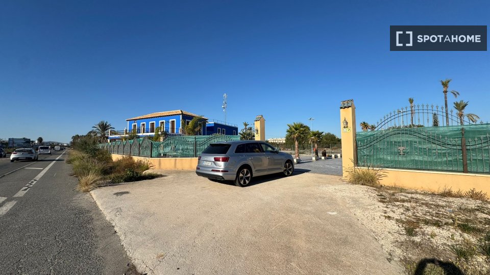 Double room Alicante, 10 beds, 650m² — photo 16