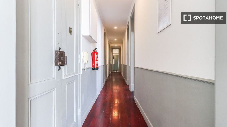 Double room Lisbon, 6 beds — photo 19