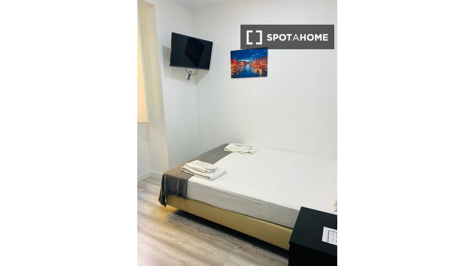 Double room Lisbon, 6 beds — photo 12
