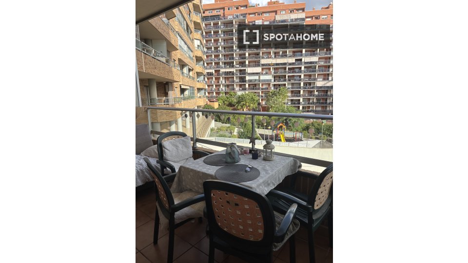 Double room Alicante, 1 bed, 30m² — photo 3