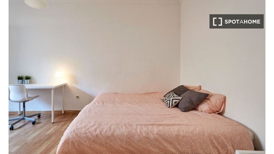 Double room Lisbon, 2 beds — photo 10