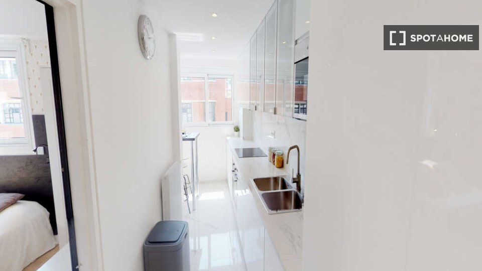 Double room Paris, 5 beds, 110m² — photo 5