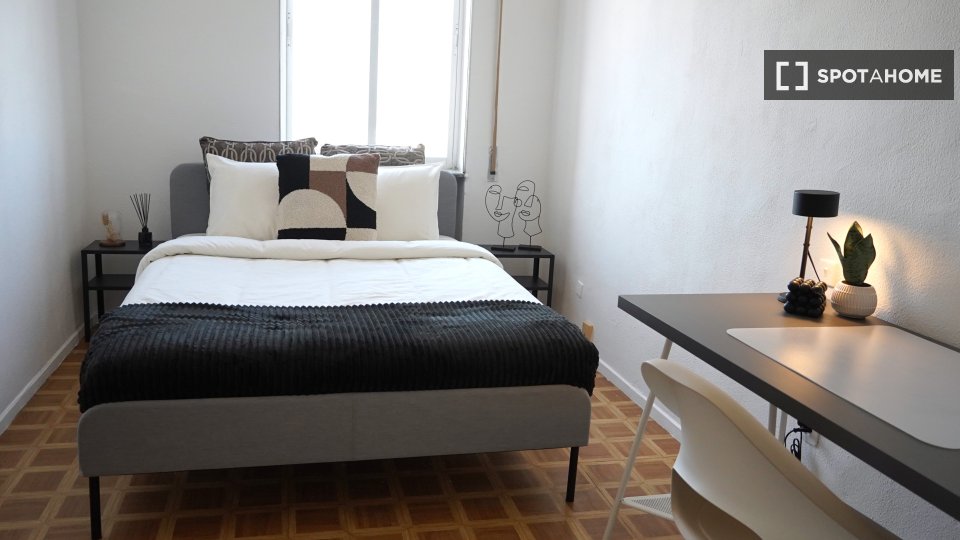 Double room Madrid, 4 beds — photo 14