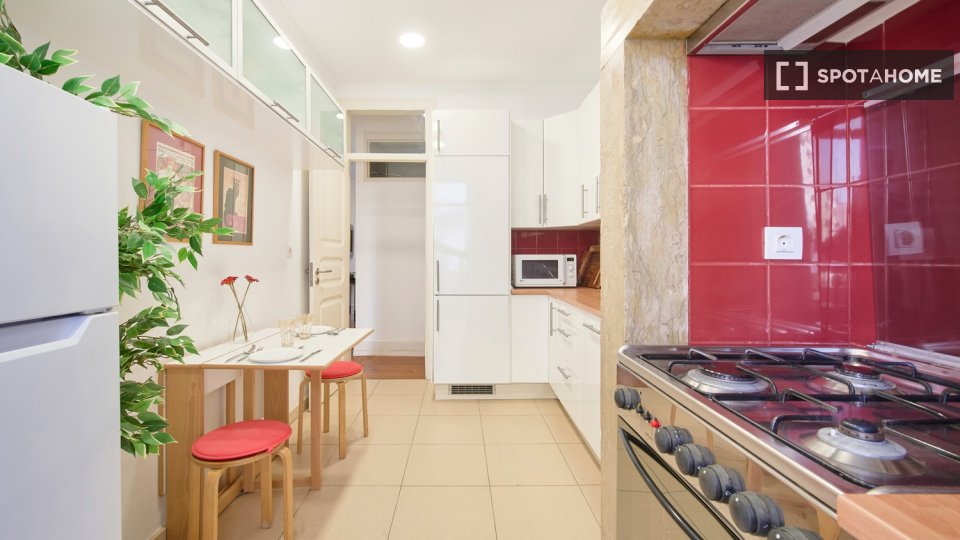 Double room Lisbon, 6 beds — photo 25
