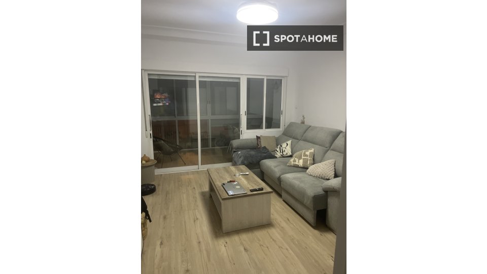 Double room Alicante, 3 beds, 90m² — photo 2