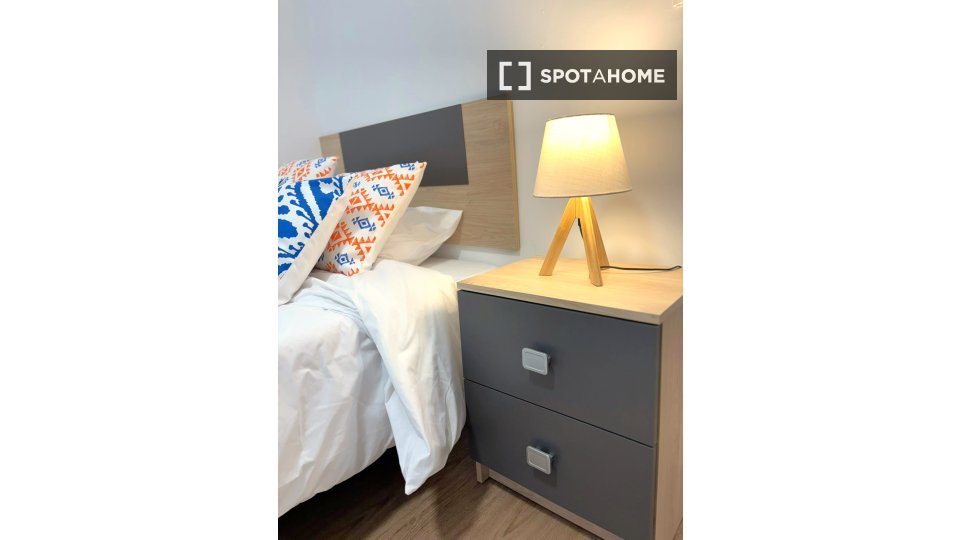Double room Madrid, 8 beds, 170m² — photo 10