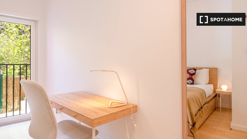 Apartment Lisbon, 2 beds, 65m² — photo 16