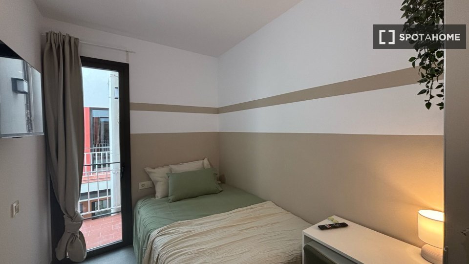 Double room Barcelona, 4 beds, 90m² — photo 12