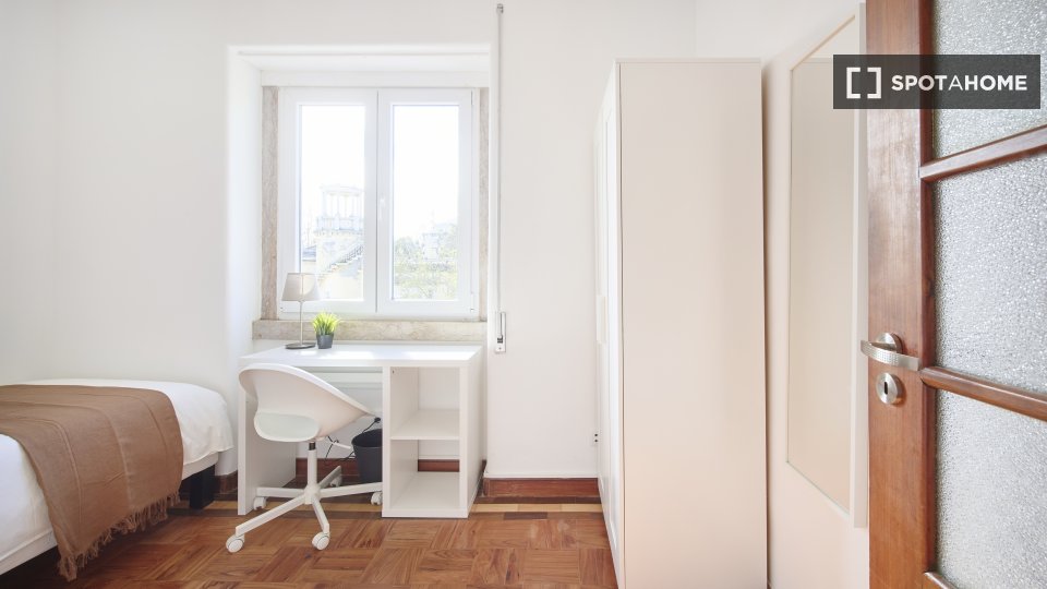 Double room Lisbon, 9 beds — photo 22