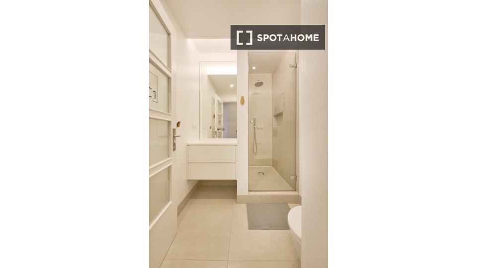 Double room Lisbon, 6 beds — photo 19