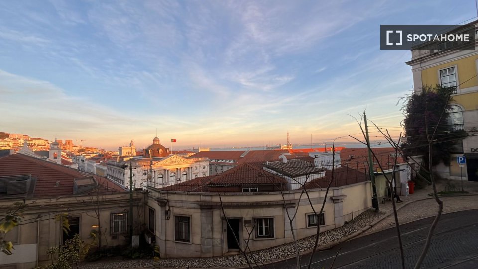 Apartment Lisbon, 2 beds, 84m² — photo 6