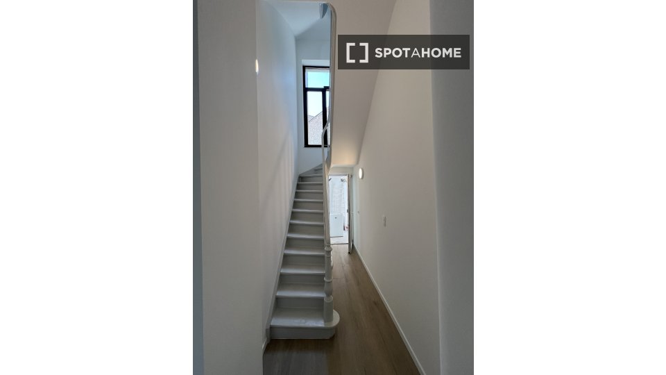 Double room Brussels, 9 beds, 13m² — photo 10
