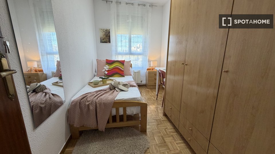 Double room Madrid, 7 beds, 140m² — photo 12