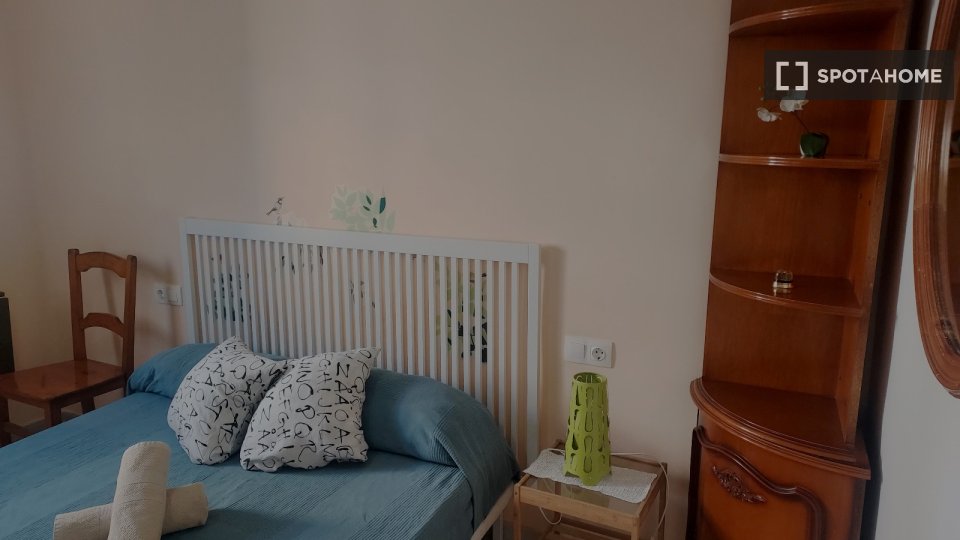 Double room Valencia, 3 beds — photo 3