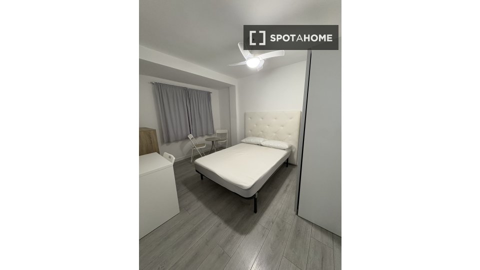 Double room Valencia, 3 beds, 70m² — photo 2