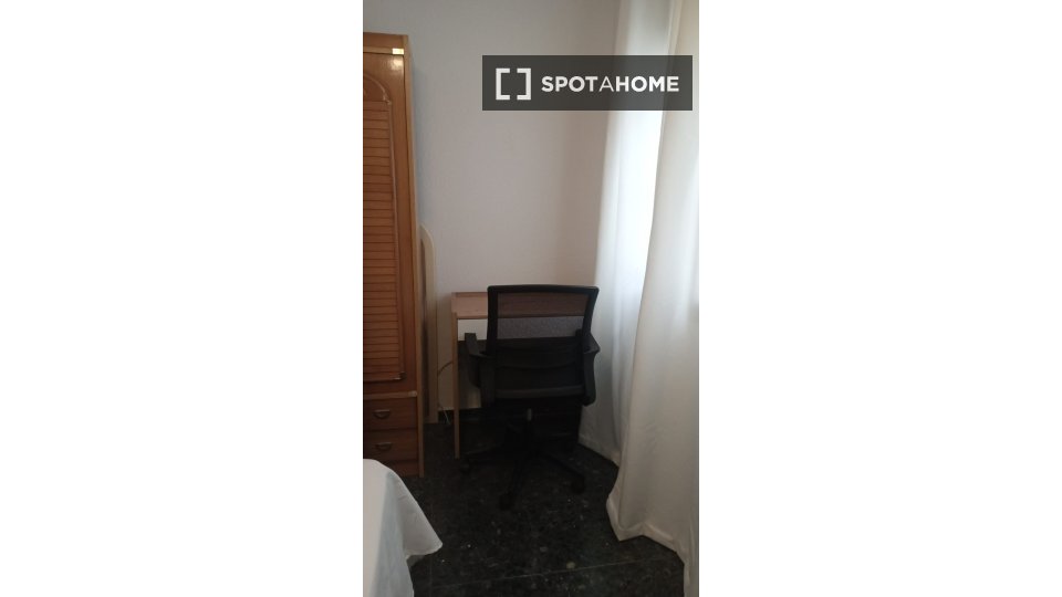 Double room Valencia, 5 beds, 110m² — photo 11