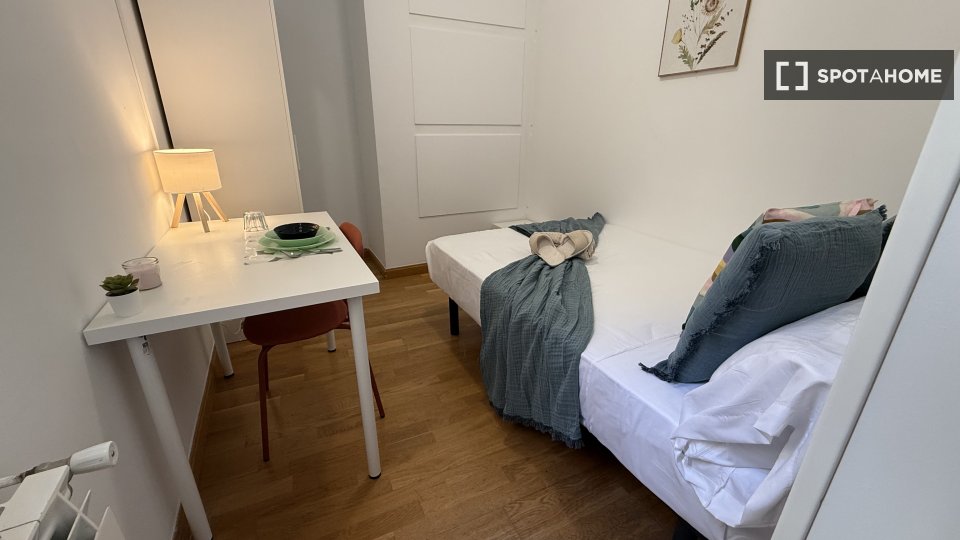 Double room Madrid, 4 beds — photo 8
