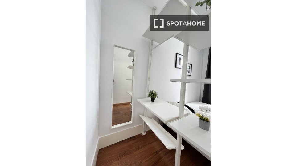 Double room Madrid, 3 beds — photo 16