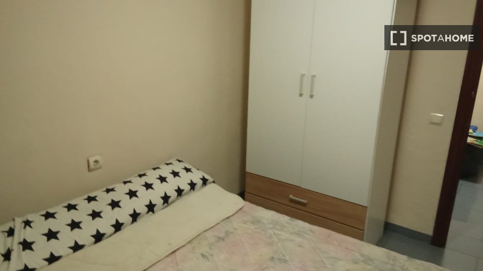 Double room Valencia, 1 bed, 110m² — photo 2
