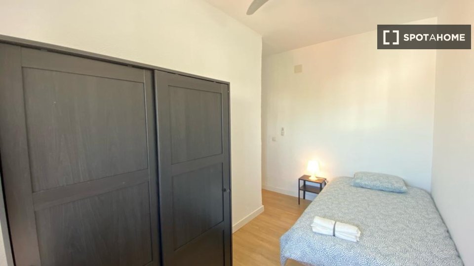 Double room Madrid, 4 beds — photo 10