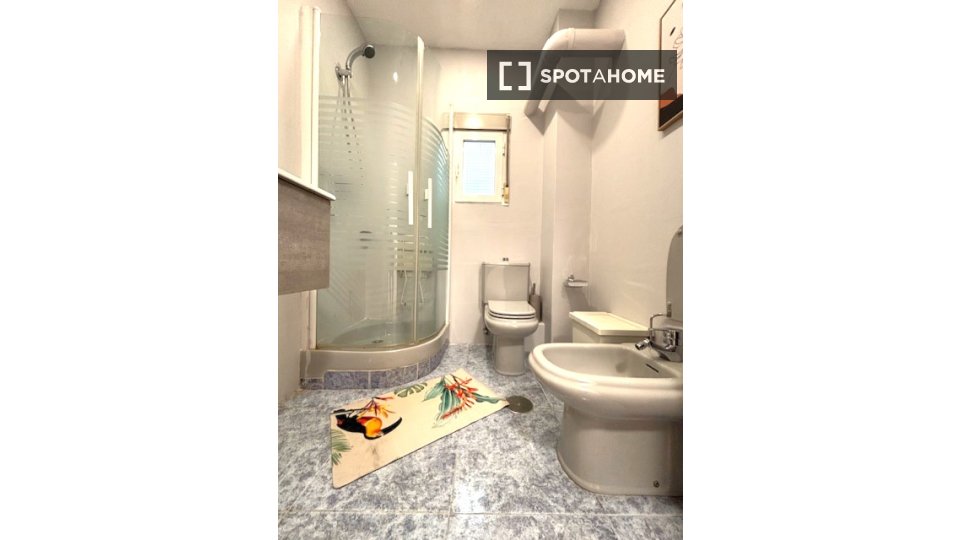 Double room Madrid, 8 beds, 170m² — photo 7