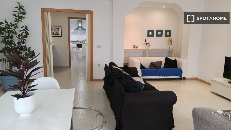 Double room Valencia, 3 beds, 160m² — photo 10