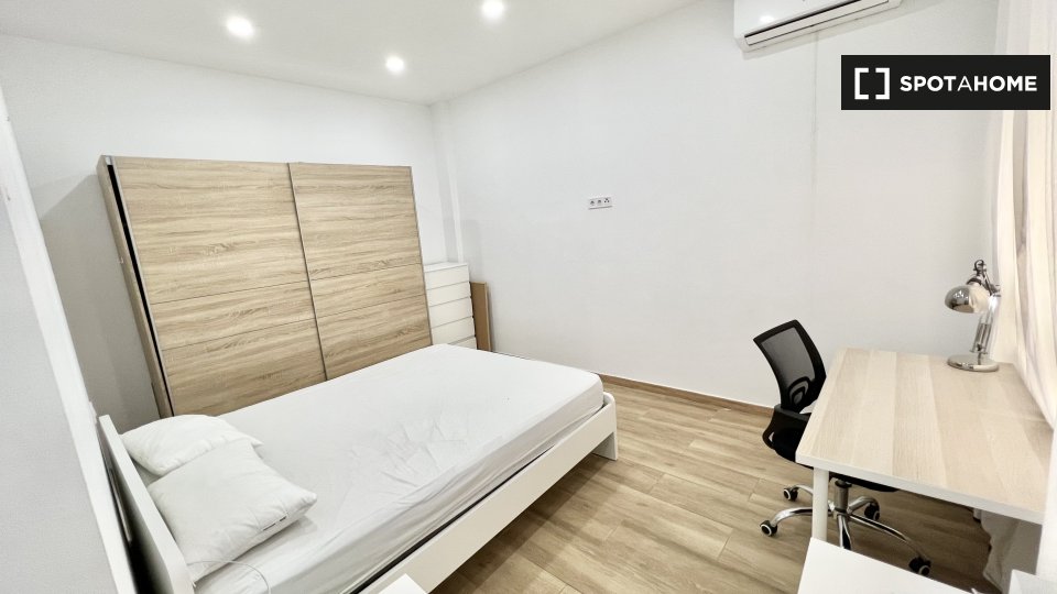 Double room Valencia, 4 beds, 118m² — photo 1