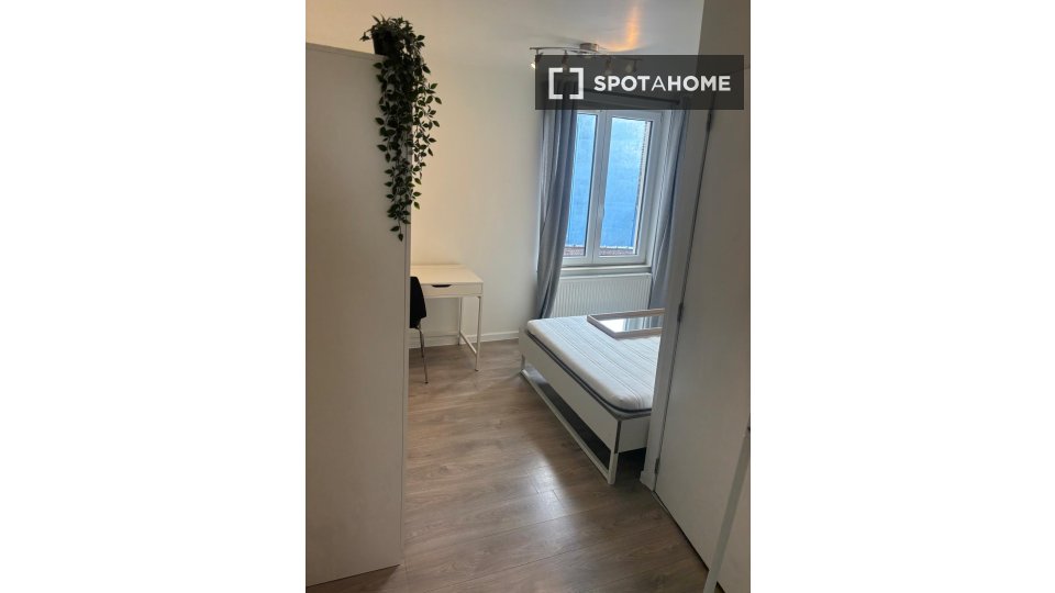 Double room Brussels, 5 beds, 14m² — photo 44