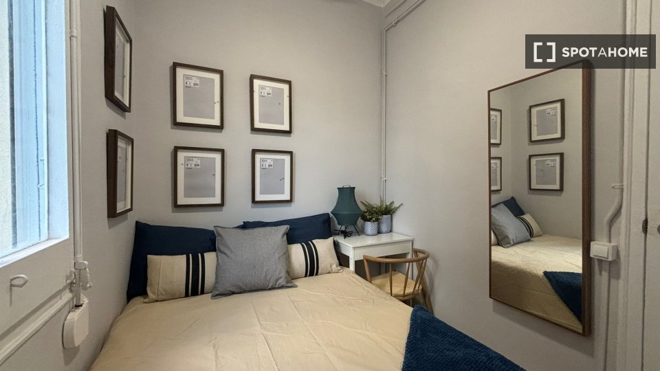 Double room Barcelona, 5 beds, 80m² — photo 13