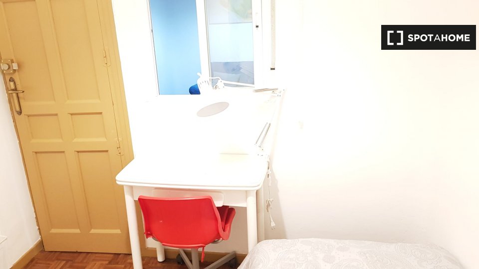 Double room Madrid, 5 beds, 100m² — photo 52