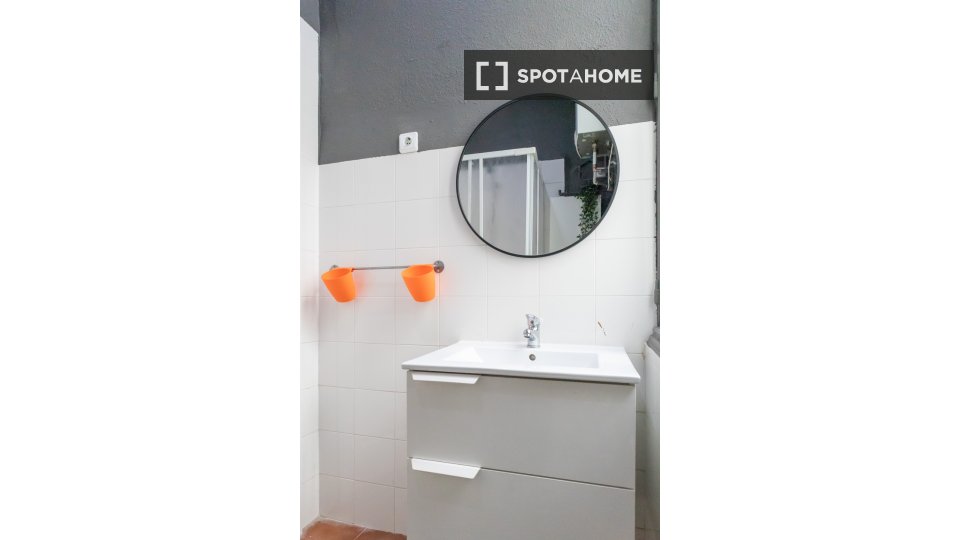 Double room Madrid, 7 beds, 160m² — photo 54