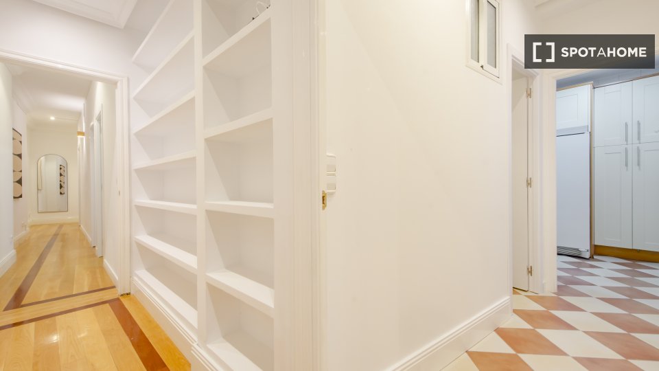 Double room Madrid, 13 beds, 266m² — photo 10