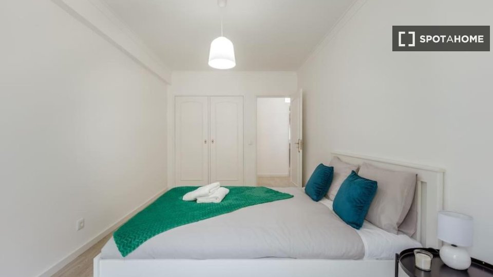 Apartment Lisbon, 3 beds, 130m² — photo 12