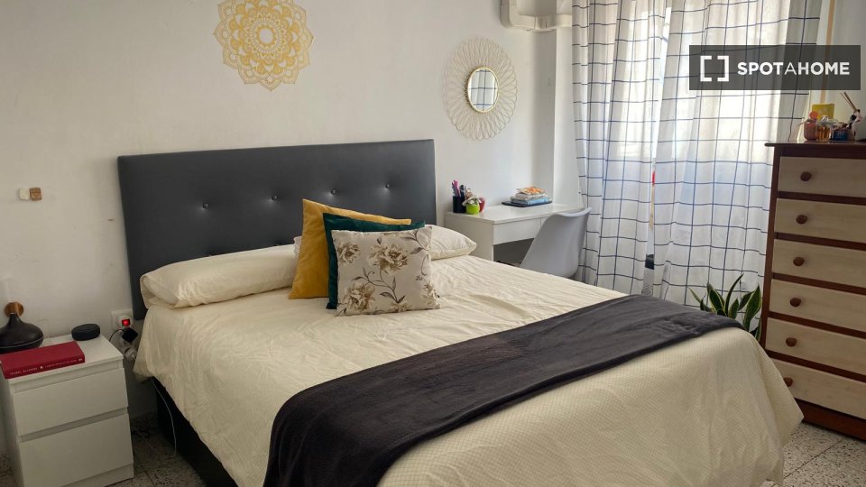 Double room Malaga, 3 beds — photo 12