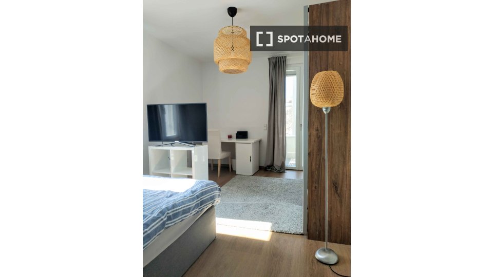 Double room Berlin, 4 beds, 108m² — photo 10