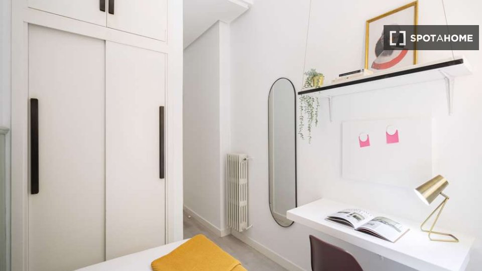 Double room Madrid, 68 beds, 2620m² — photo 13