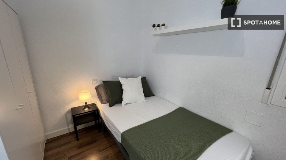 Double room Madrid, 4 beds, 120m² — photo 10