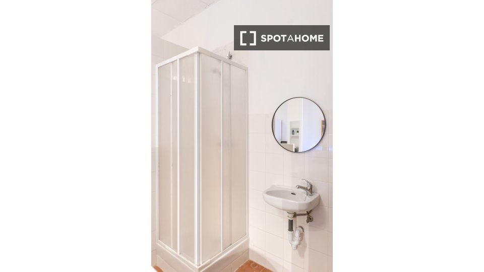 Double room Madrid, 7 beds, 160m² — photo 40