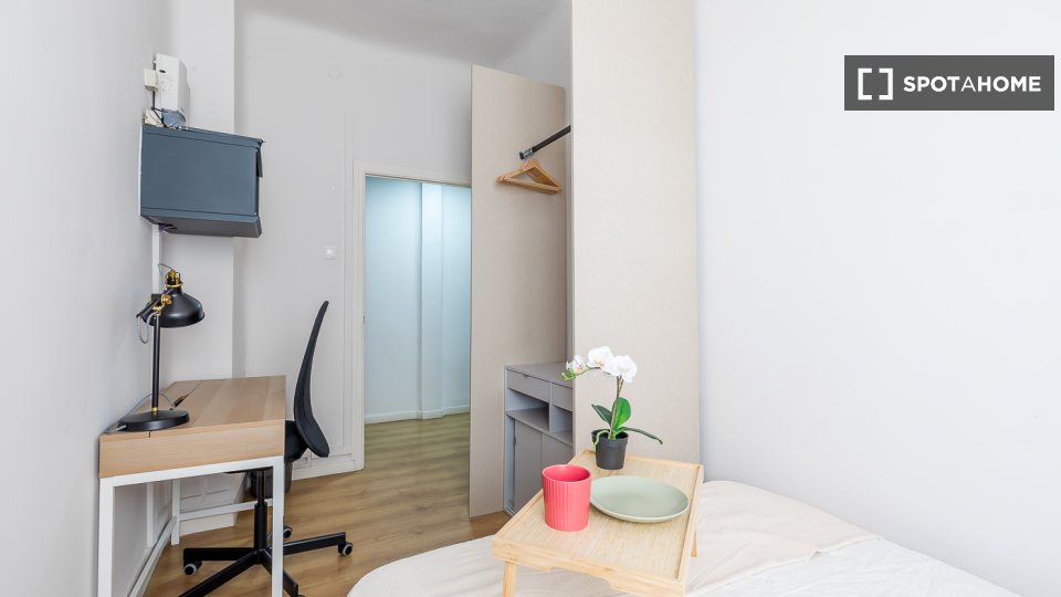 Double room Madrid, 6 beds, 158m² — photo 7