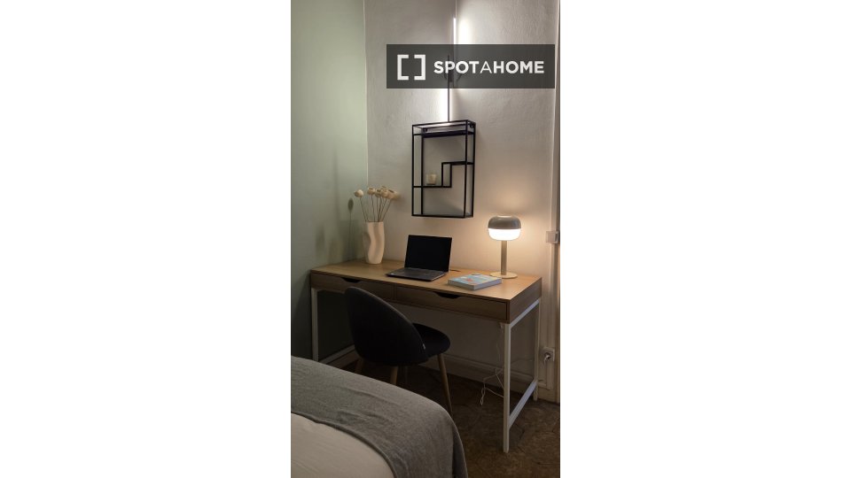 Double room Barcelona, 10 beds, 210m² — photo 1