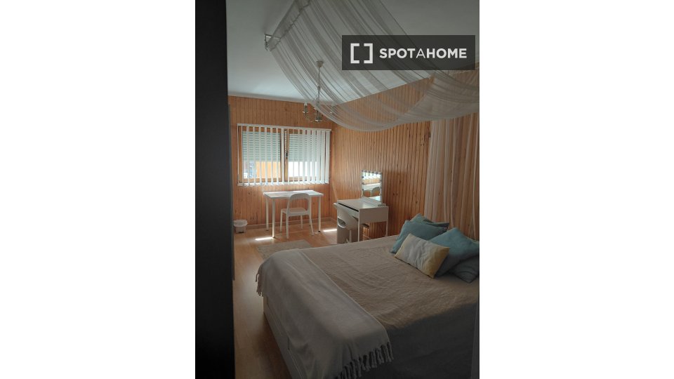 Double room Lisbon, 3 beds, 124m² — photo 16