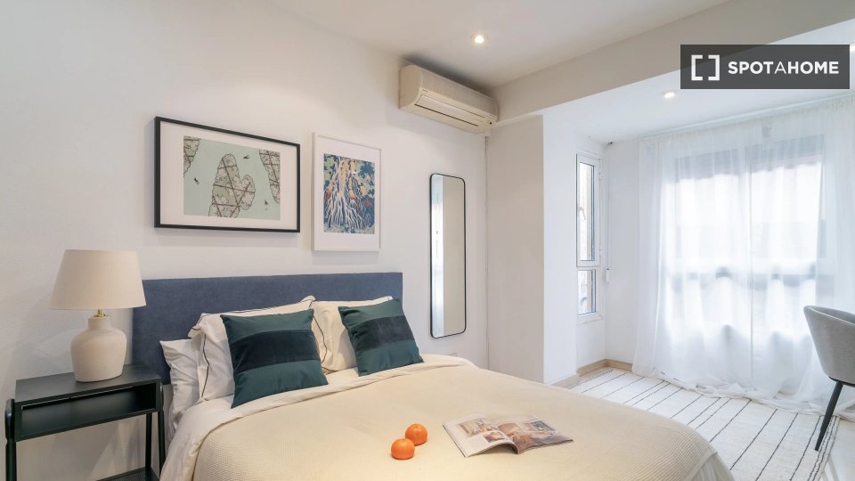 Double room Alicante, 5 beds — photo 10