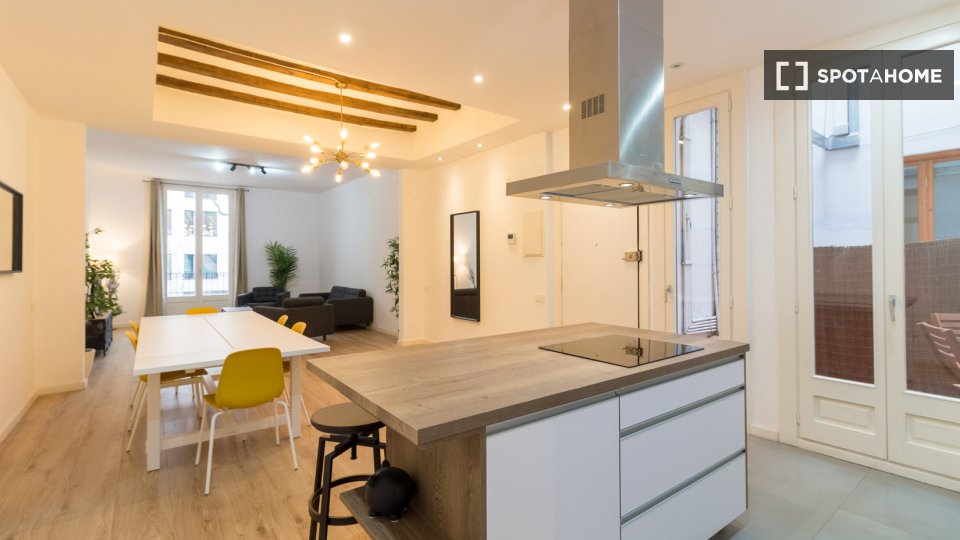 Apartment Barcelona, 3 beds, 140m² — photo 10