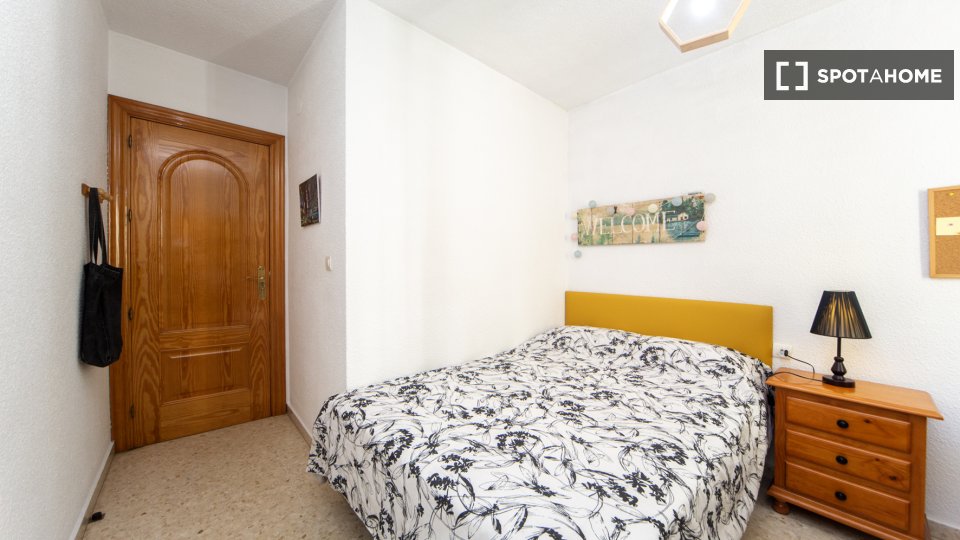 Double room Granada, 4 beds — photo 26