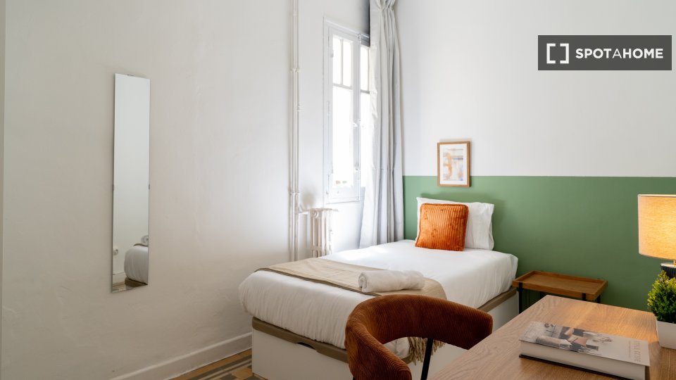 Double room Madrid, 7 beds — photo 17