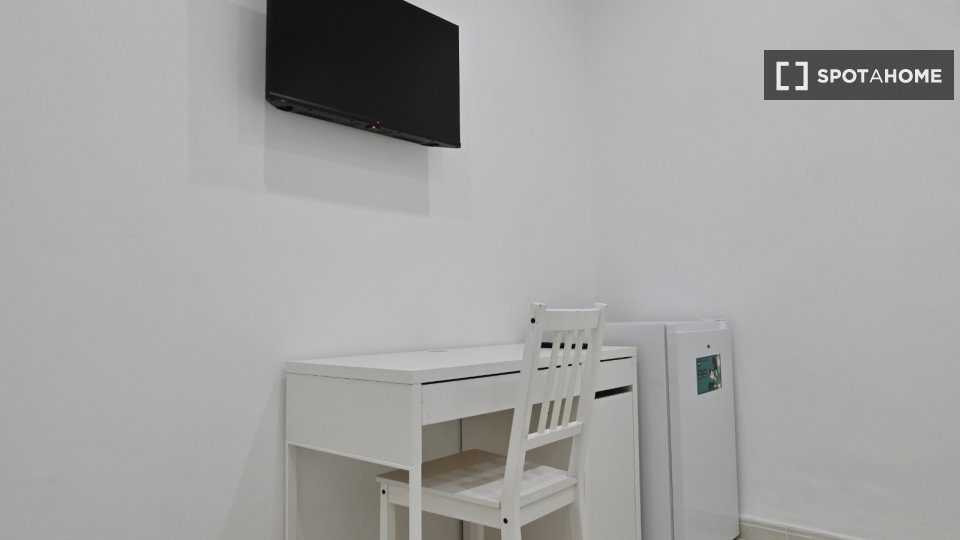 Double room Madrid, 4 beds, 95m² — photo 8