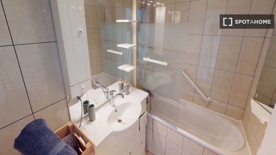 Double room Paris, 3 beds, 60m² — photo 14