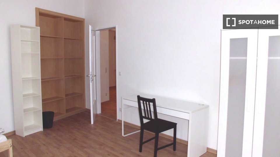 Double room Berlin, 5 beds, 142m² — photo 1