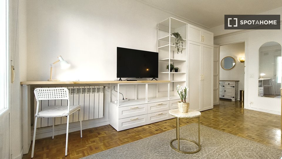Double room Pamplona, 5 beds, 124m² — photo 4